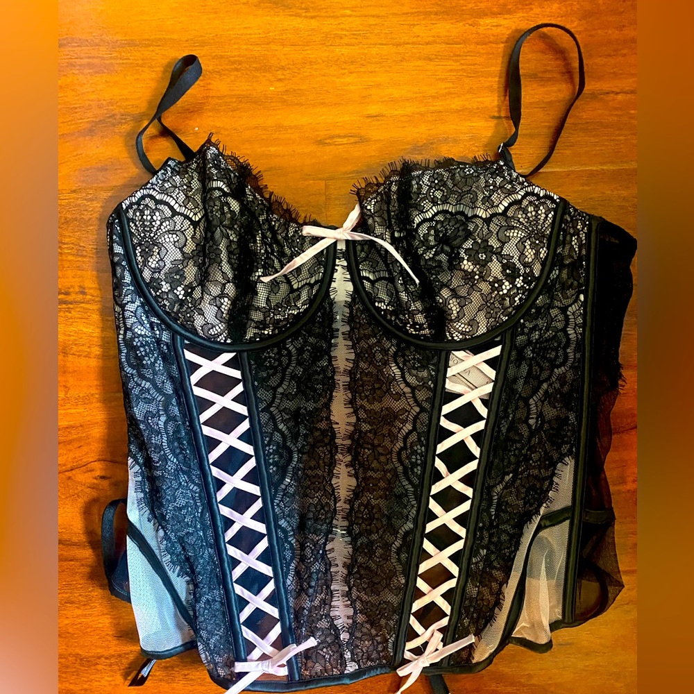New with tag Victorias Secret Corset